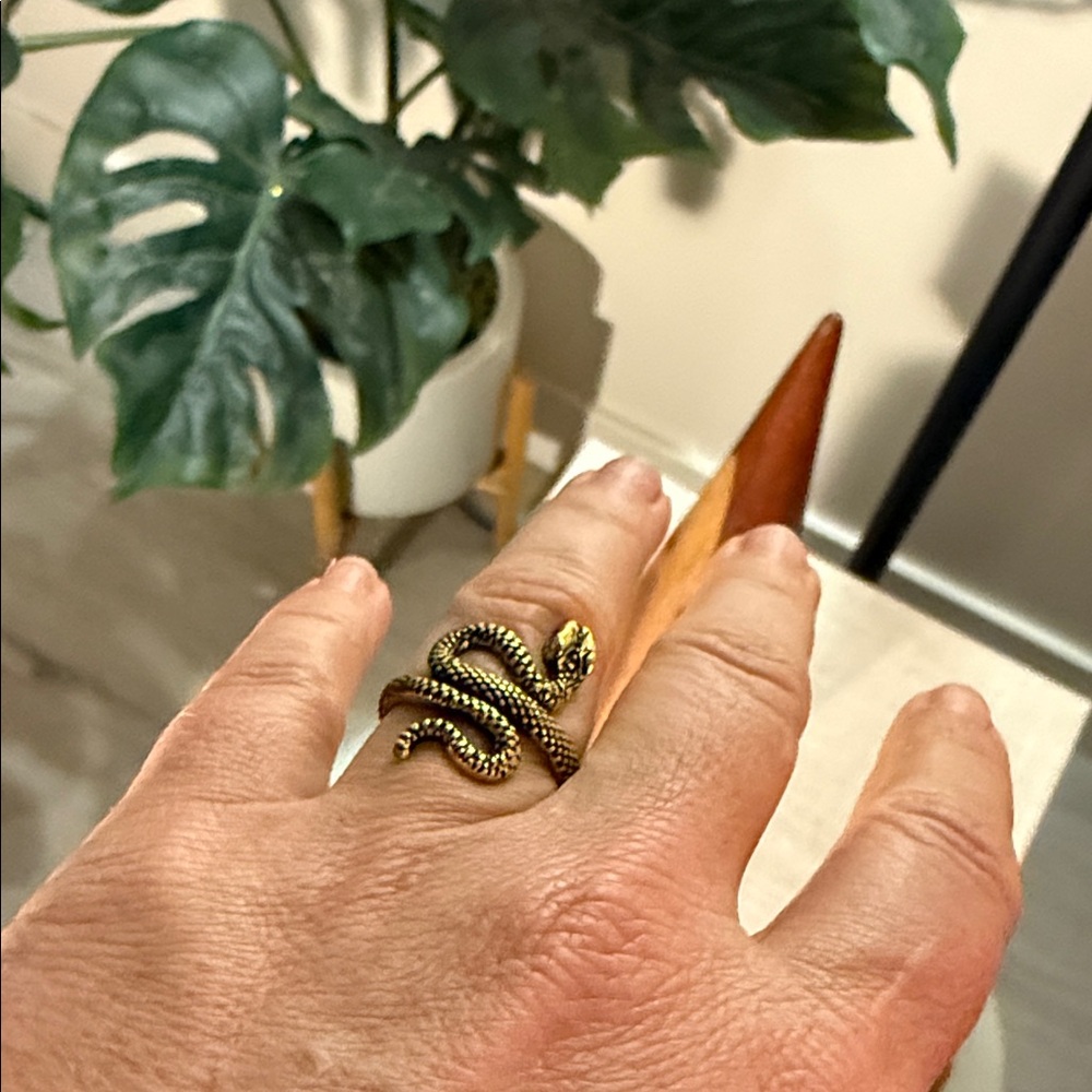Costume‎ animal theme ring Gold metal for Reptile Enthusiasts 5 - Picture 2 of 2